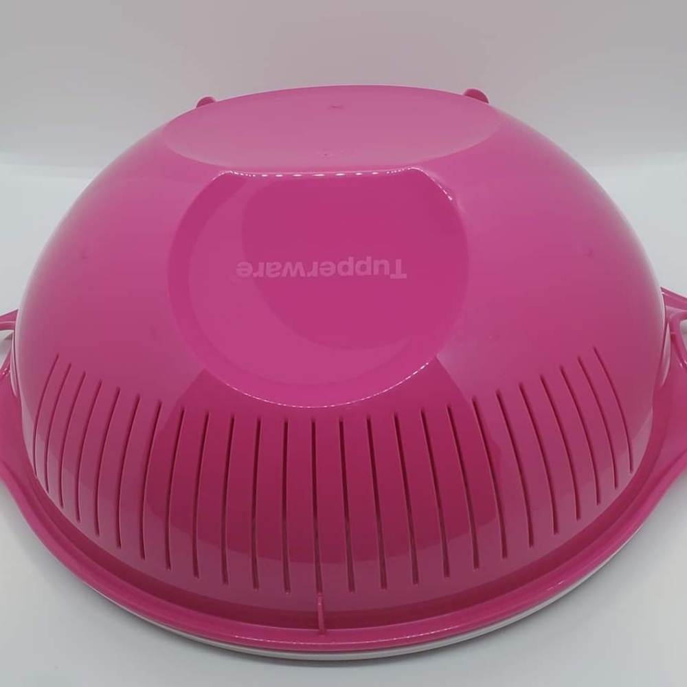 NEW Tupperware Thatsa Bowl Colander